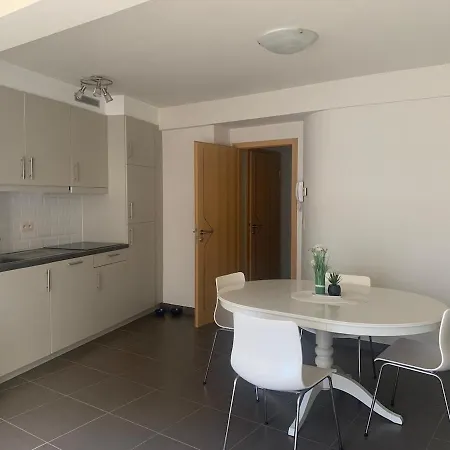 Stijlvol In Hartje Vlak Bij Het En De Winkelstraat - 6p Apartment *