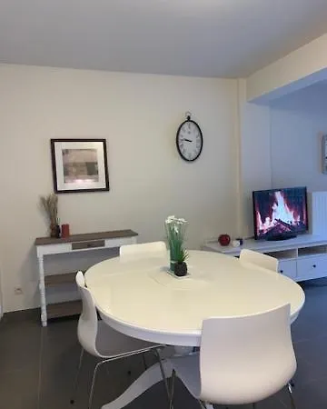 Stijlvol In Hartje Vlak Bij Het En De Winkelstraat - 6p דירה אוסטנדה