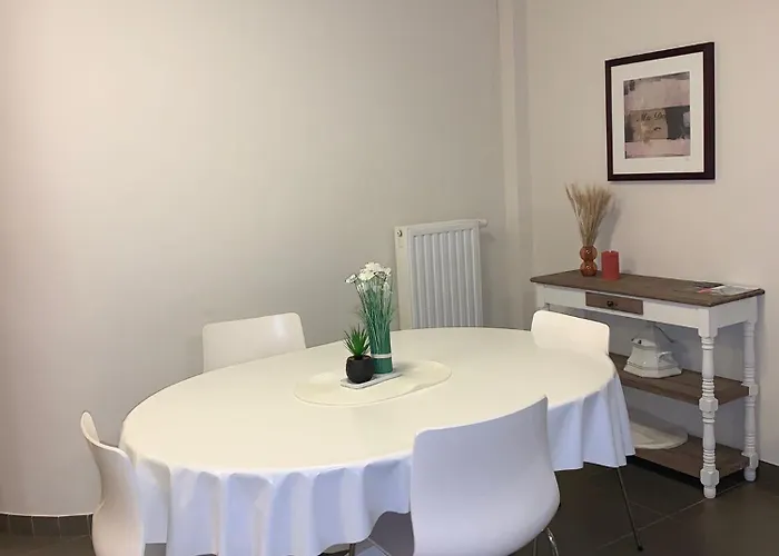 Appartement Stijlvol In Hartje Vlak Bij Het En De Winkelstraat - 6p *